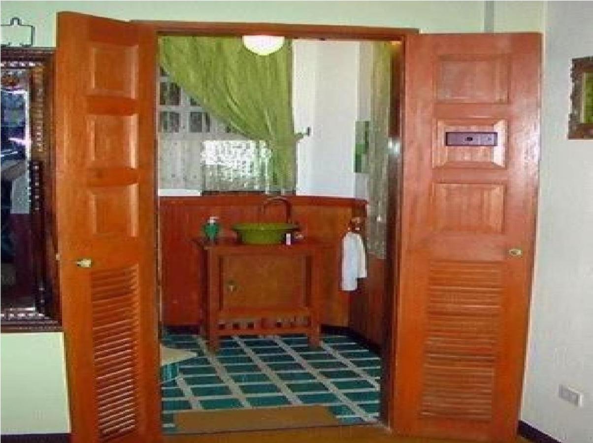 Mangrove Oriental Bed & Breakfast Resort Logon Exterior photo